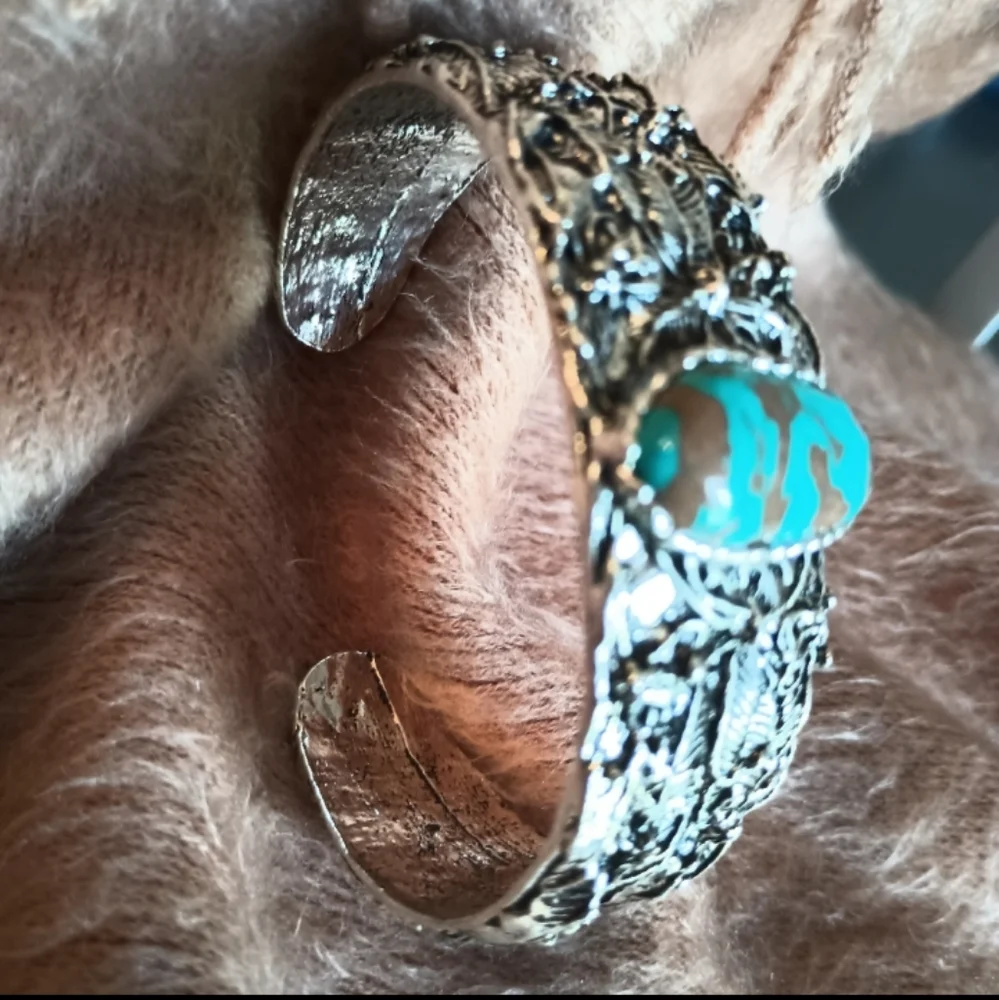Vintage Style Turquoise Bangle - Picture 7 of 10